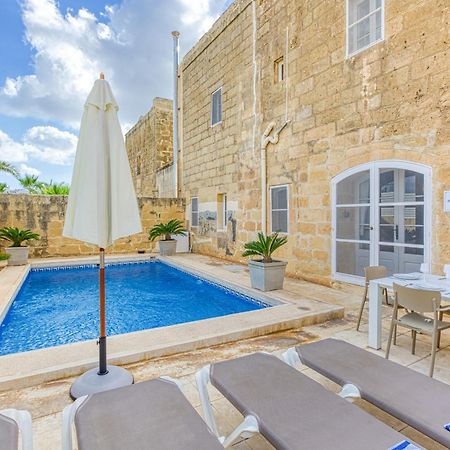 Girardu Holiday Home Виктория Экстерьер фото