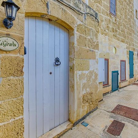 Girardu Holiday Home Виктория Экстерьер фото