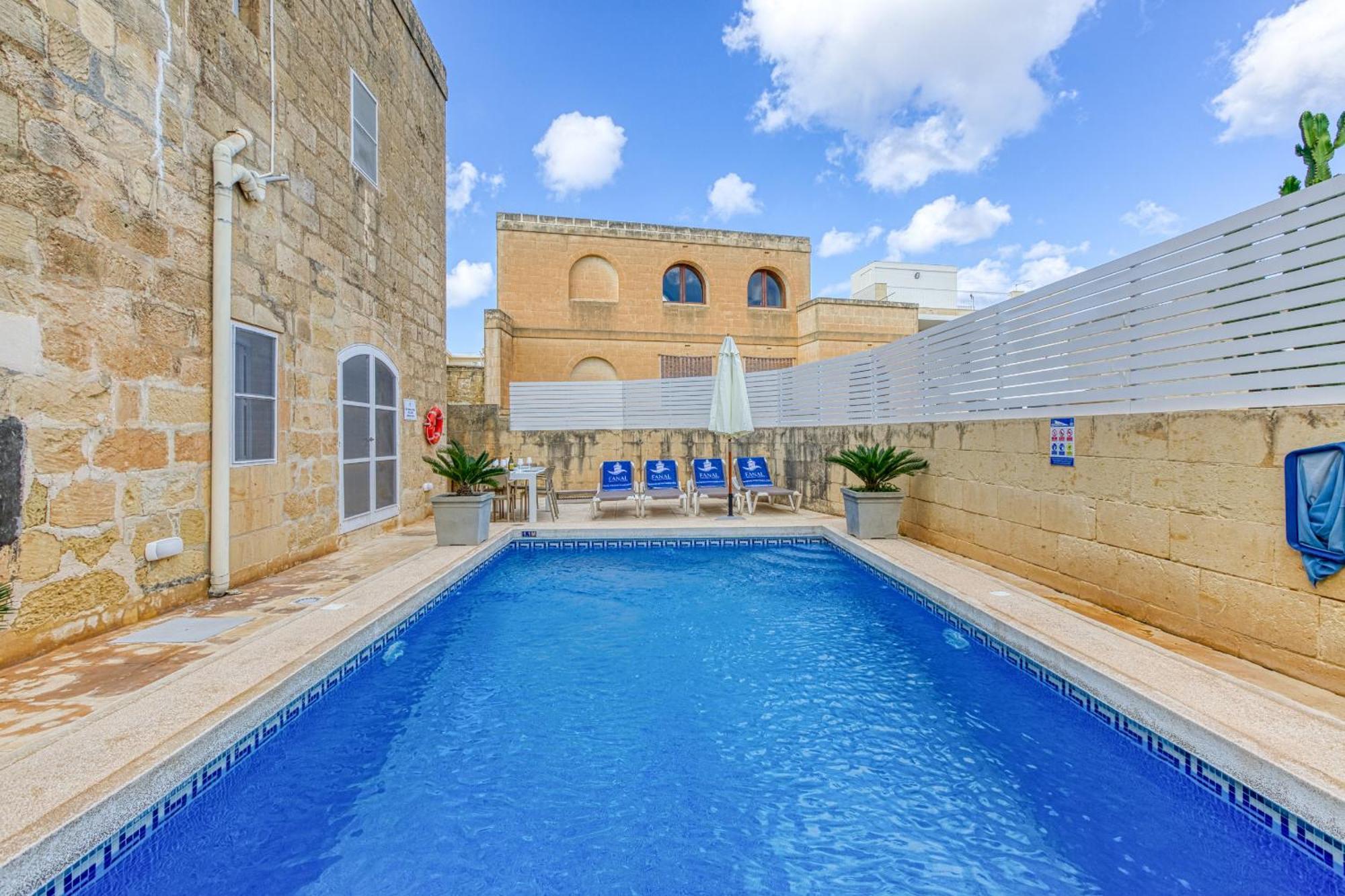Girardu Holiday Home Виктория Экстерьер фото