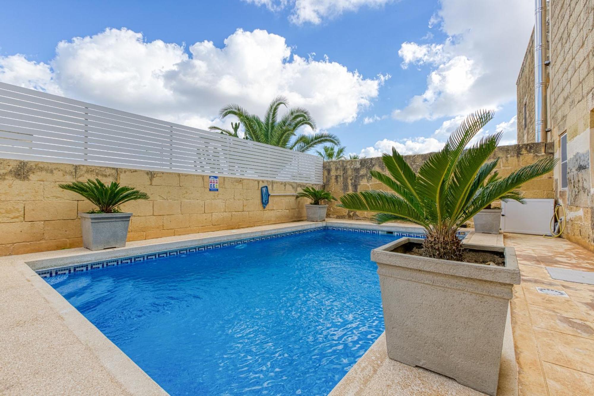 Girardu Holiday Home Виктория Экстерьер фото