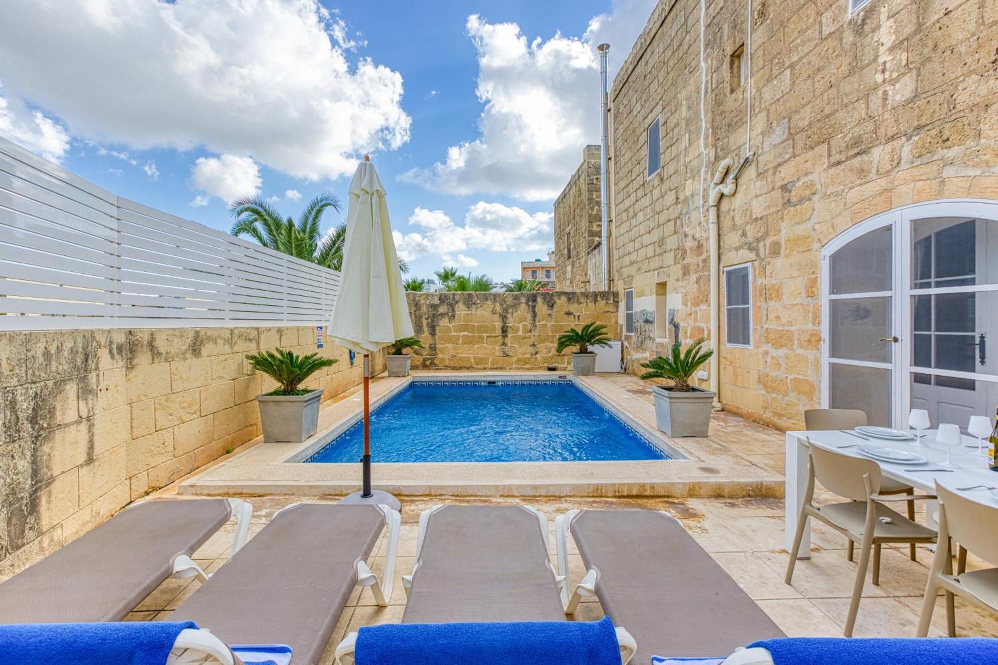 Girardu Holiday Home Виктория Экстерьер фото