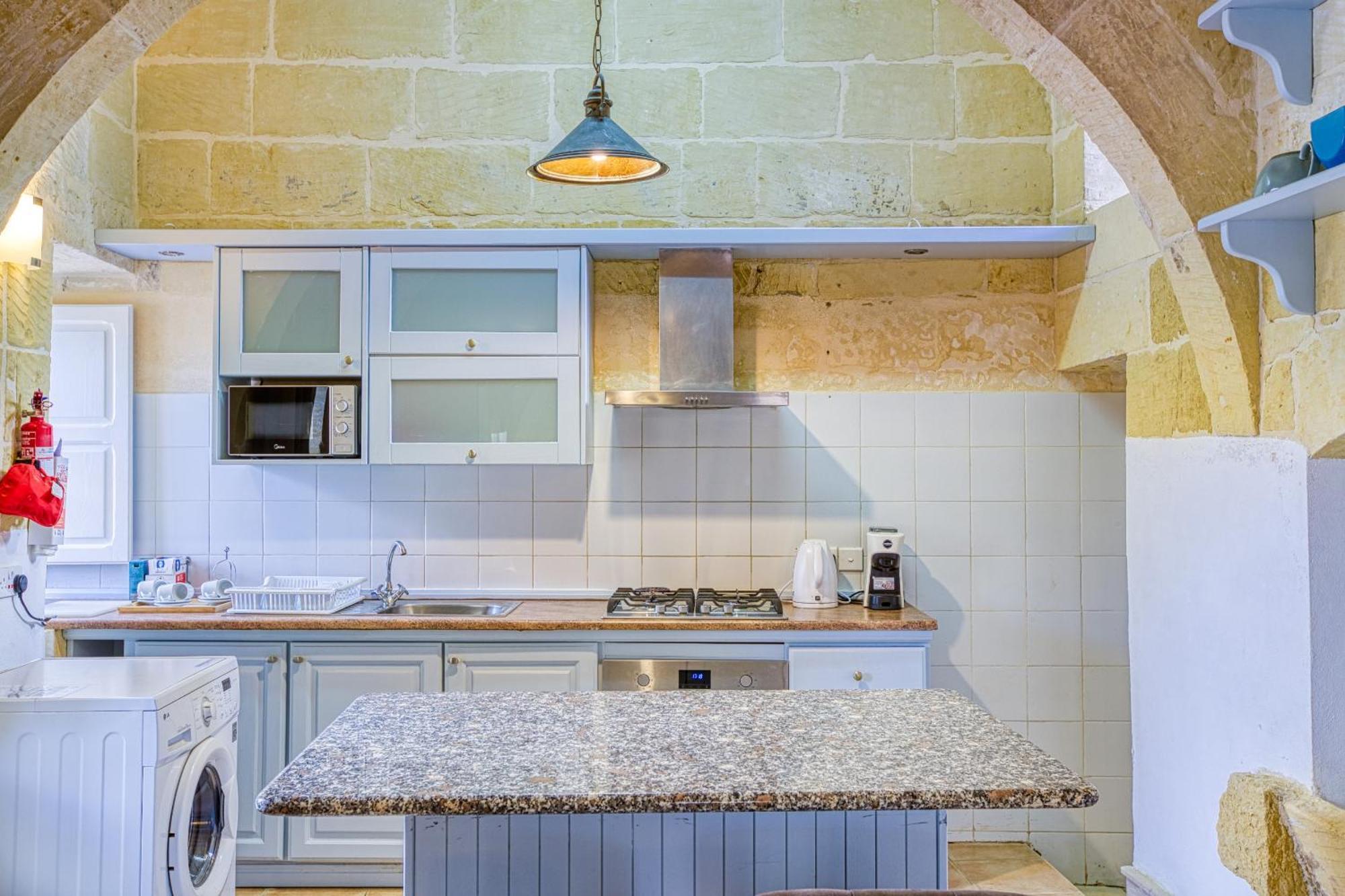 Girardu Holiday Home Виктория Экстерьер фото