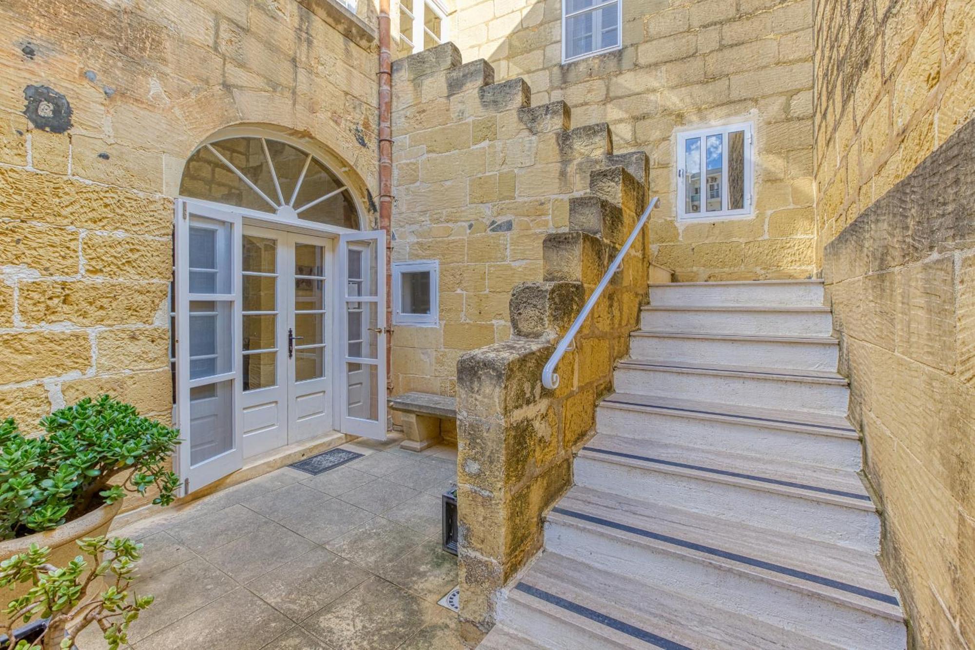 Girardu Holiday Home Виктория Экстерьер фото