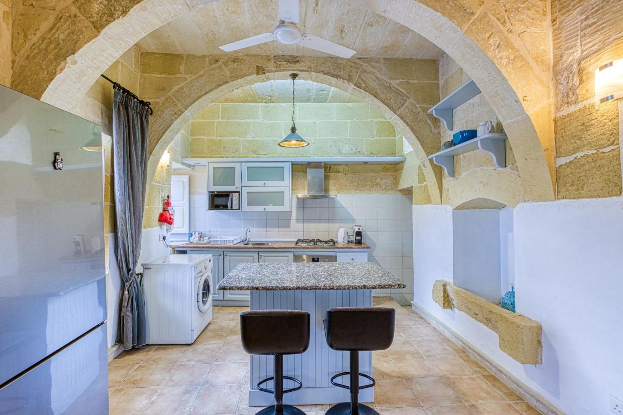 Girardu Holiday Home Виктория Экстерьер фото
