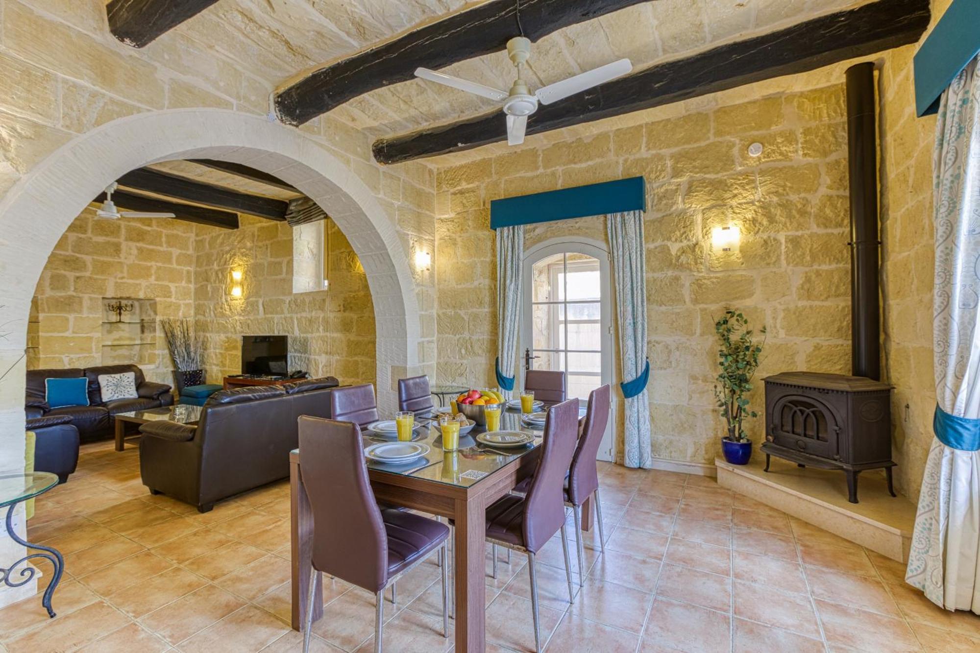 Girardu Holiday Home Виктория Экстерьер фото