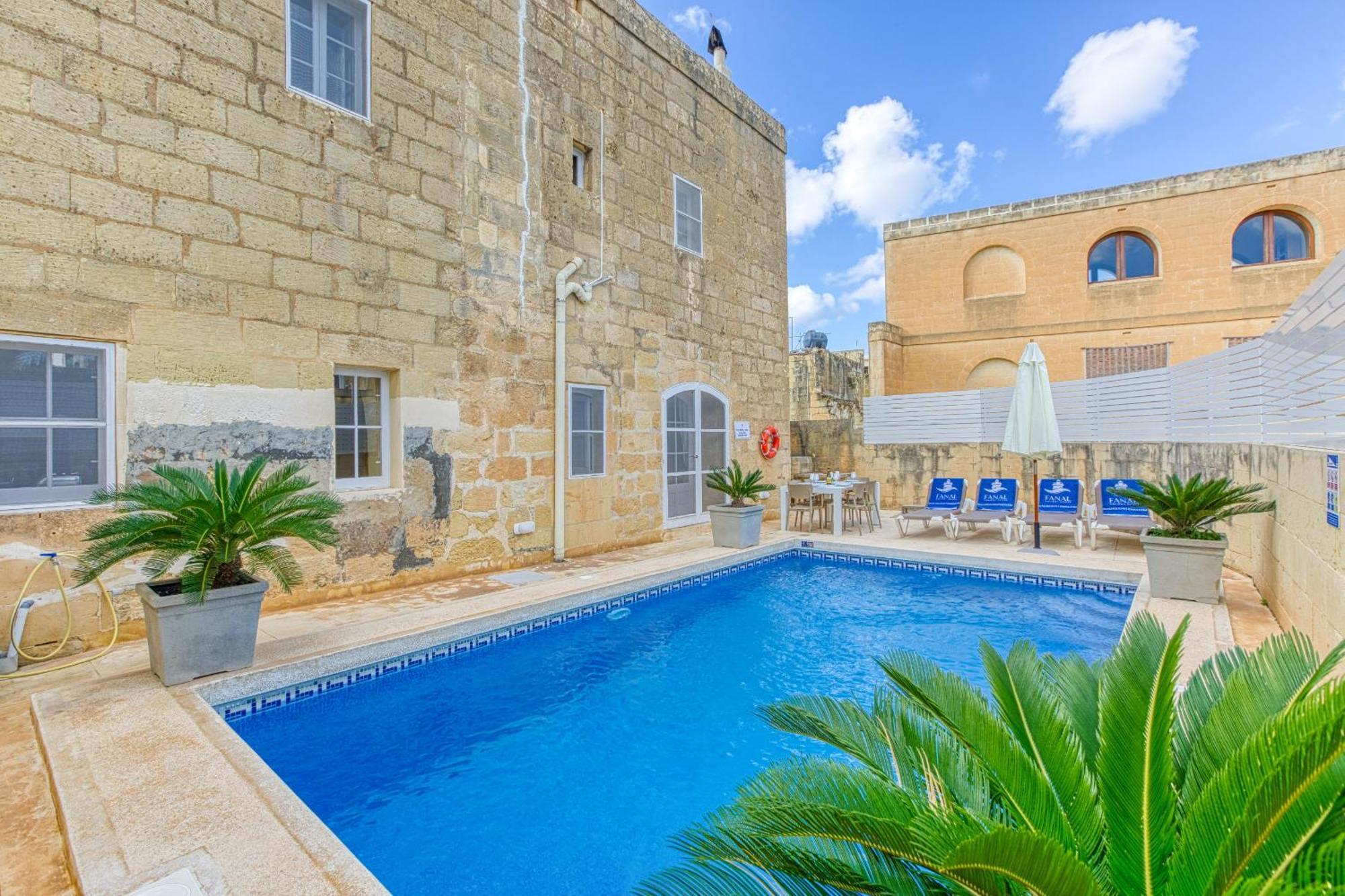 Girardu Holiday Home Виктория Экстерьер фото