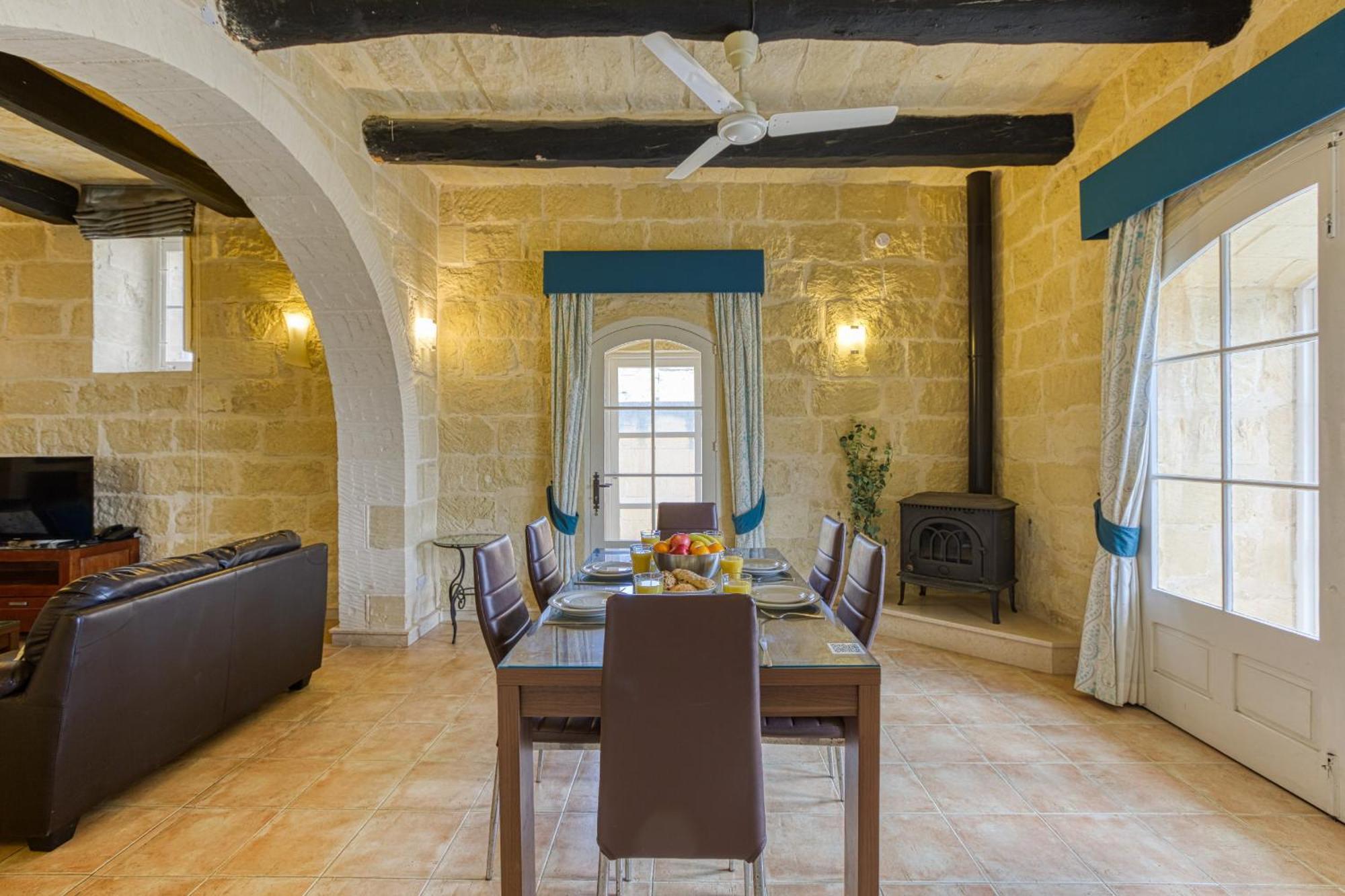 Girardu Holiday Home Виктория Экстерьер фото