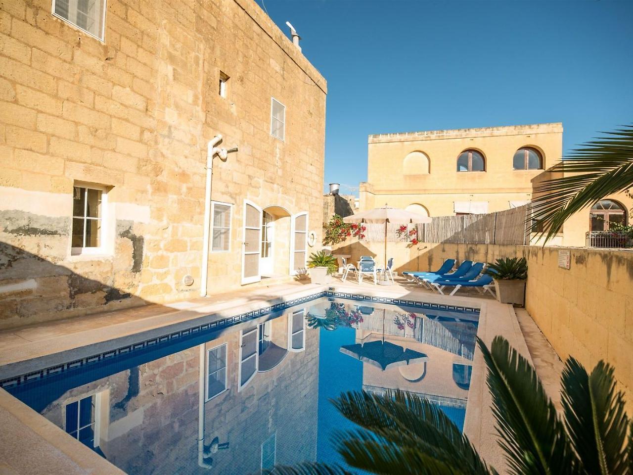 Girardu Holiday Home Виктория Экстерьер фото