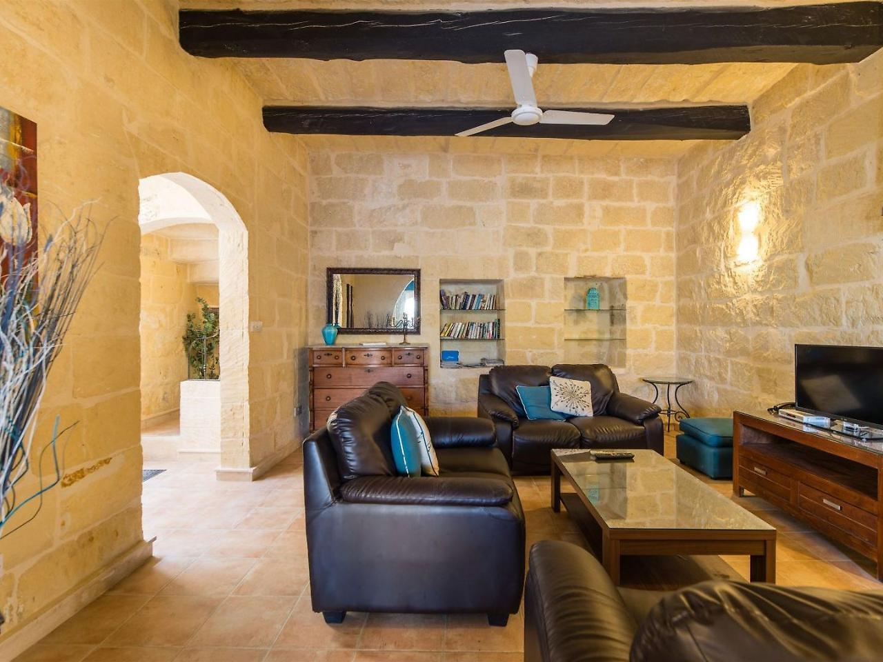 Girardu Holiday Home Виктория Экстерьер фото