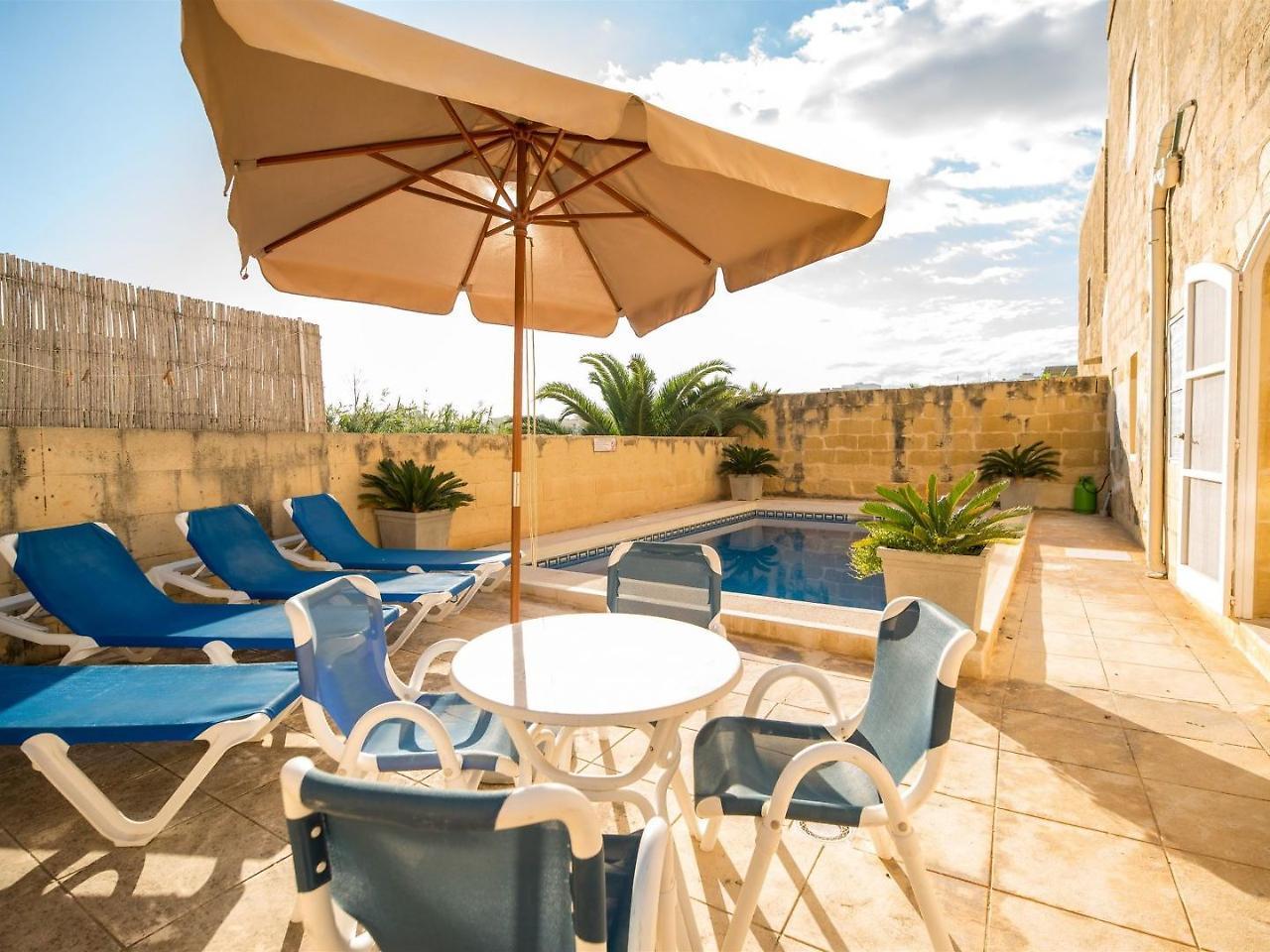 Girardu Holiday Home Виктория Экстерьер фото