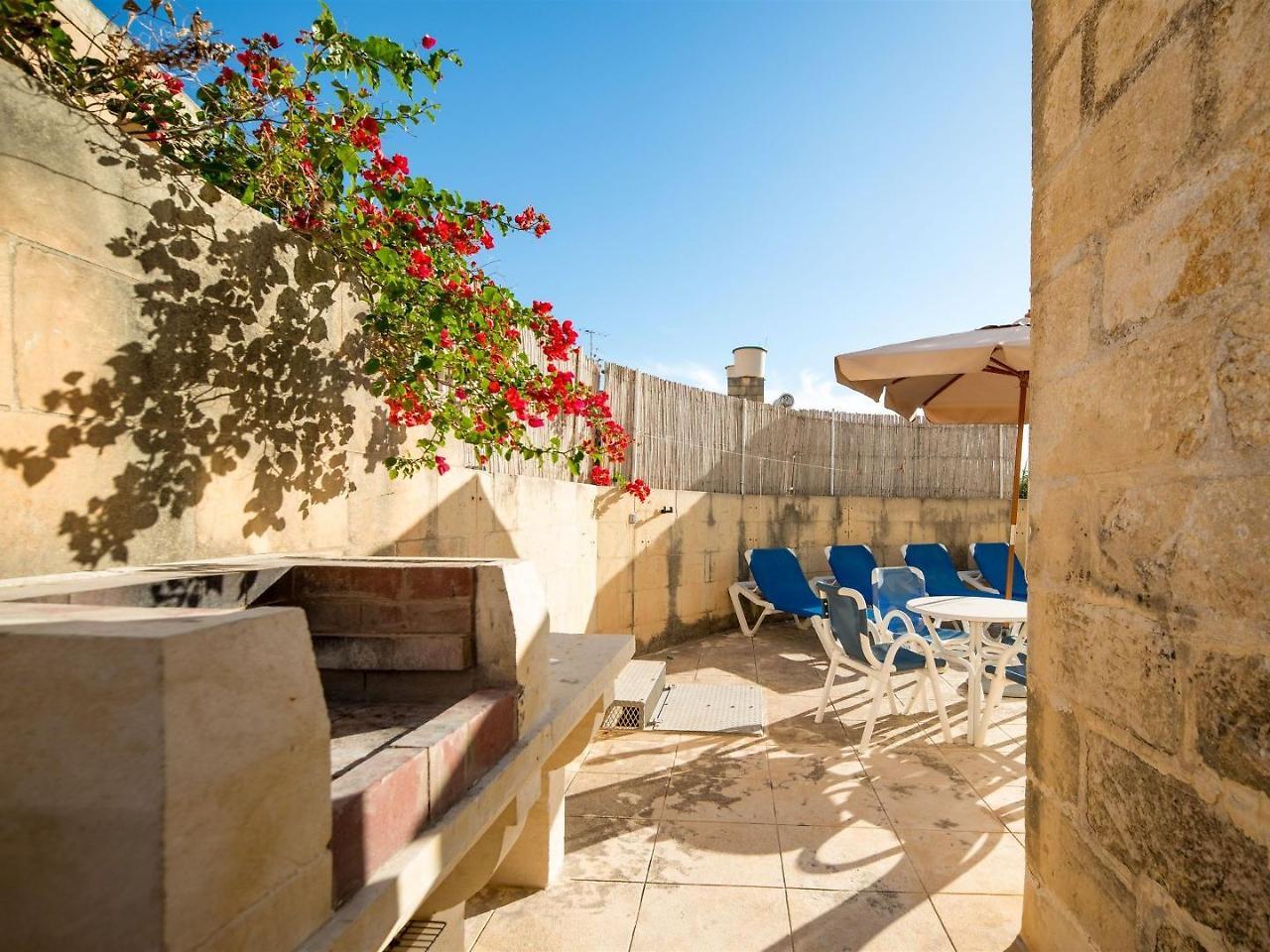 Girardu Holiday Home Виктория Экстерьер фото