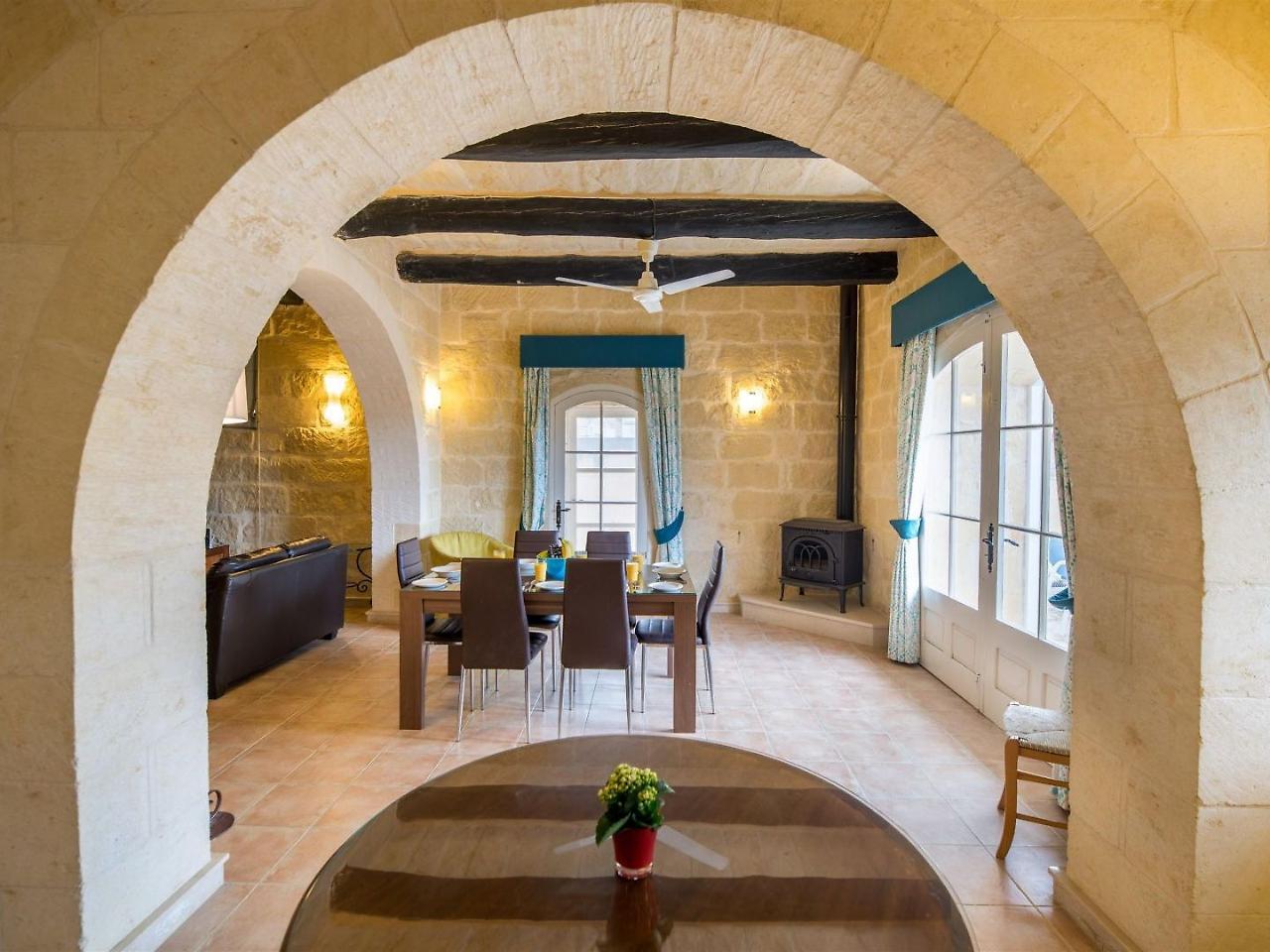 Girardu Holiday Home Виктория Экстерьер фото